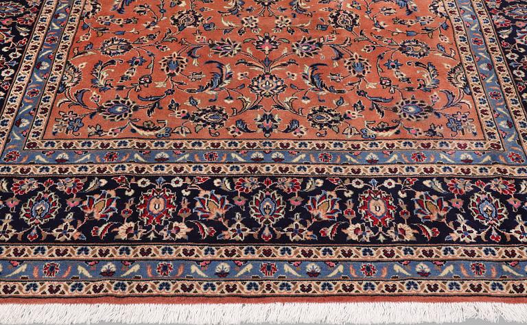 A Saruk carpet, 347 x 245 cm.