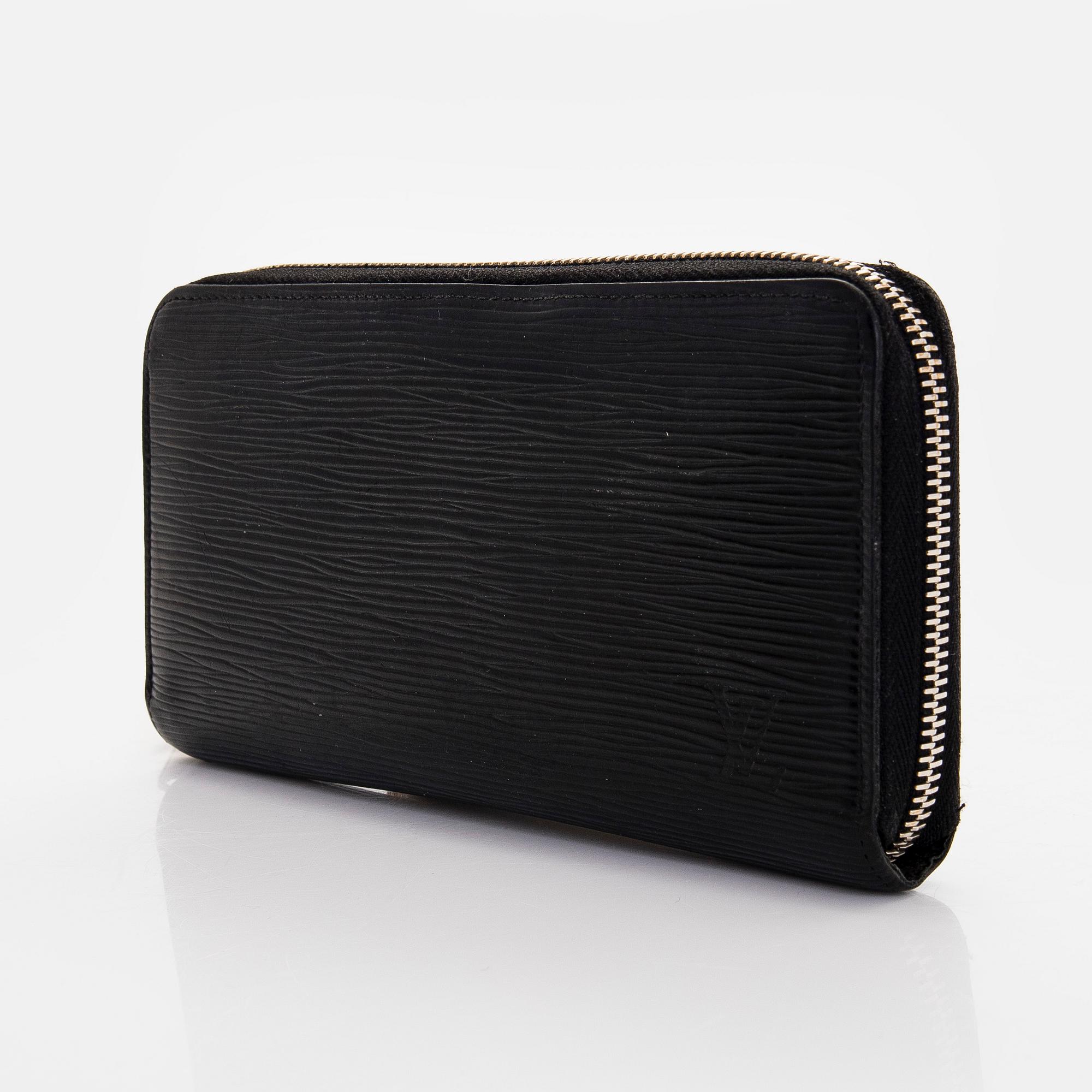 Louis Vuitton, a "Zippy" wallet.