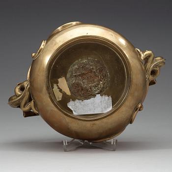 A bronze censer, Qing dynasty (1644-1912).