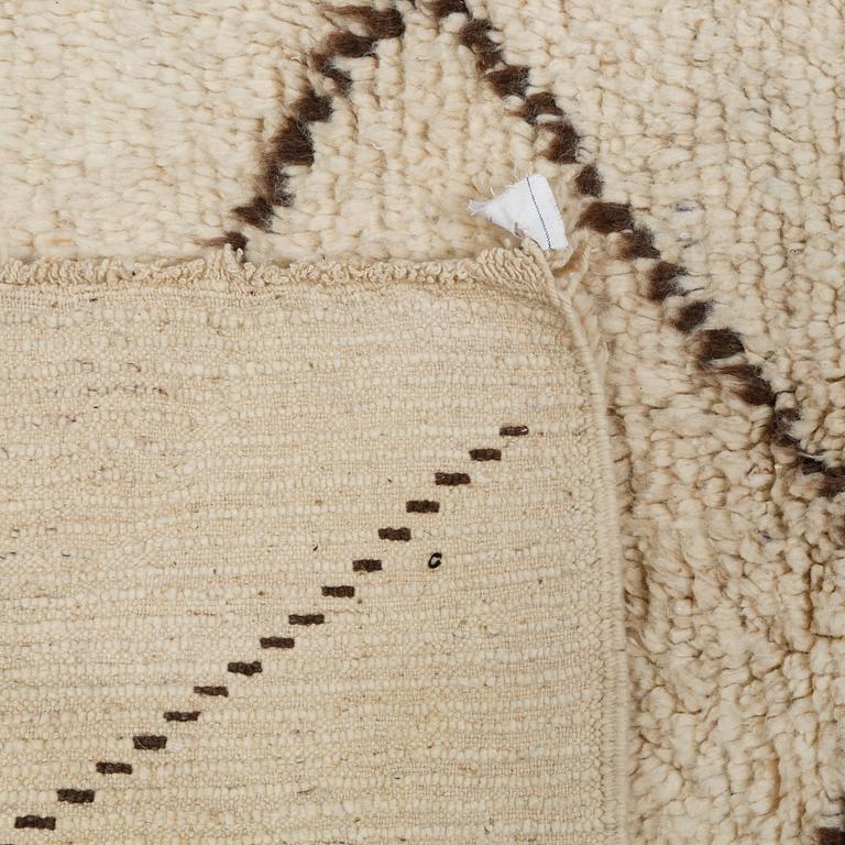 MATTA, Beni Ourain, 1900-talets senare del, ca 174x153 cm.