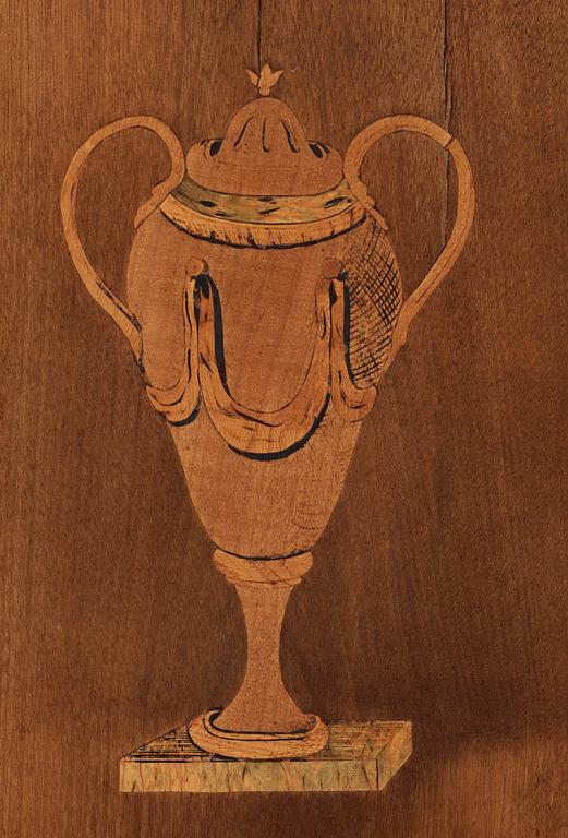 SKRIVBORD MED UPPSATS, av Fredrich Iwersson (mästare i Stockholm 1780-1801), ej signerat.