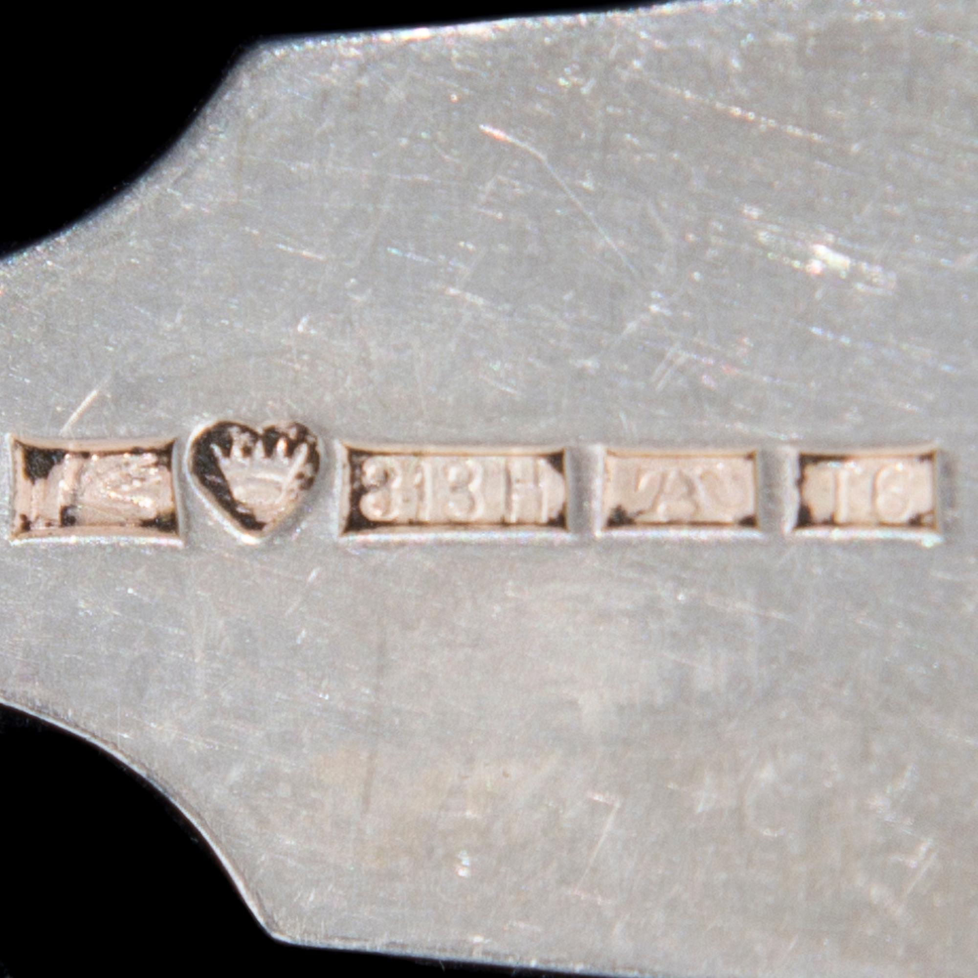 BESTICK, 82 st, silver och nysilver, "Musslan", finska stämplar, bl a Finska Guldsmeds Ab. 1923-48. Silvervikt 1576 g.