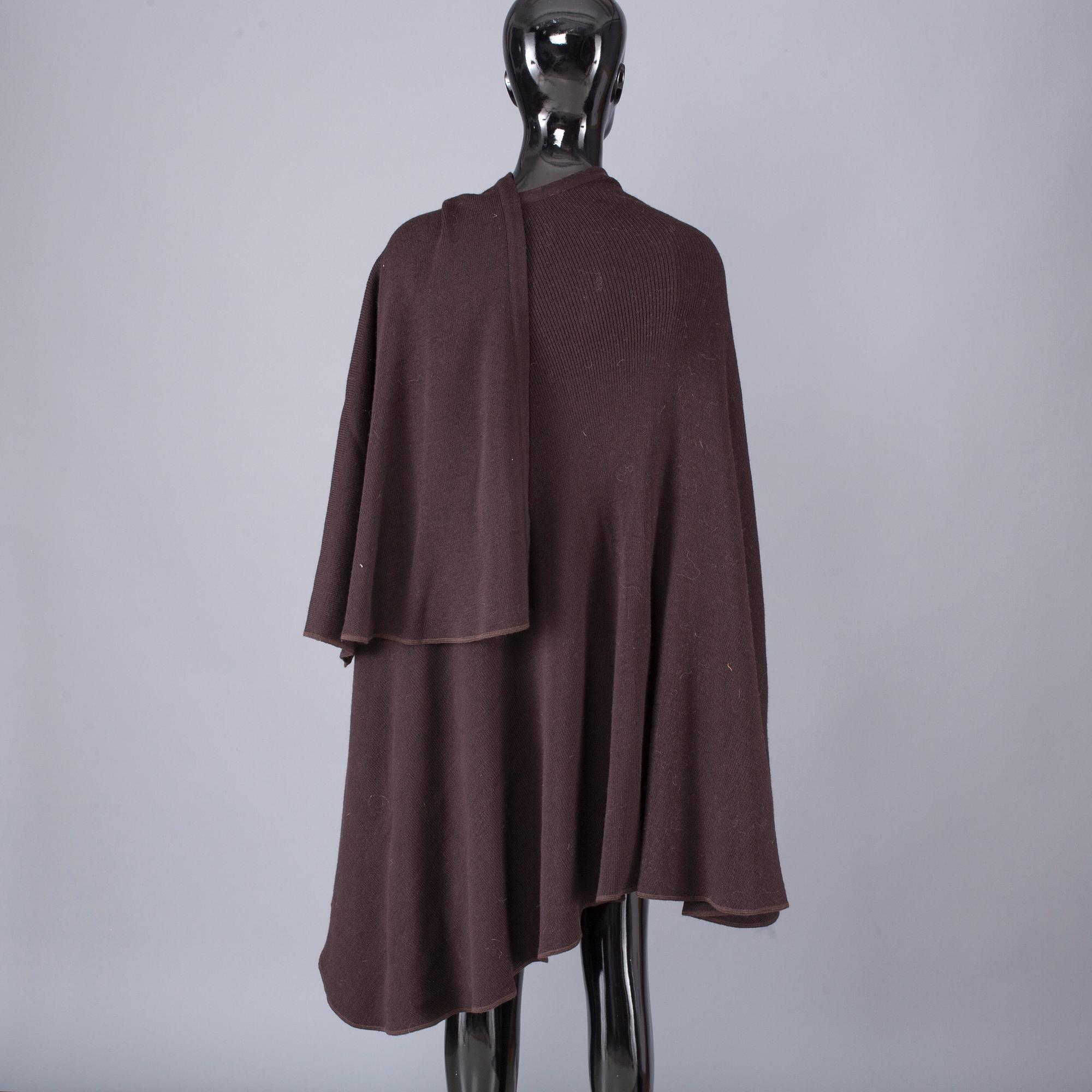 CAPE, Yves Saint Laurent.