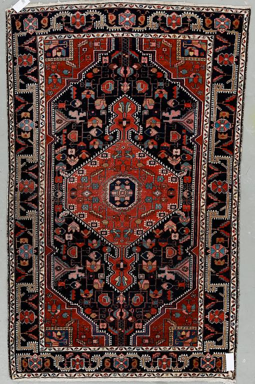 MATTA, semiantik Heris. Ca 204x125 cm.