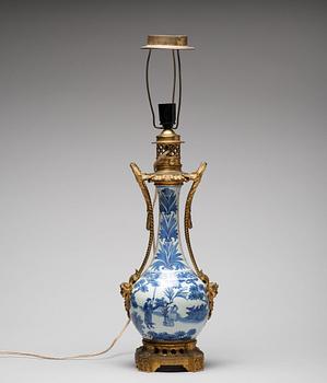 A blue and white Transitional vase, 17th Century.