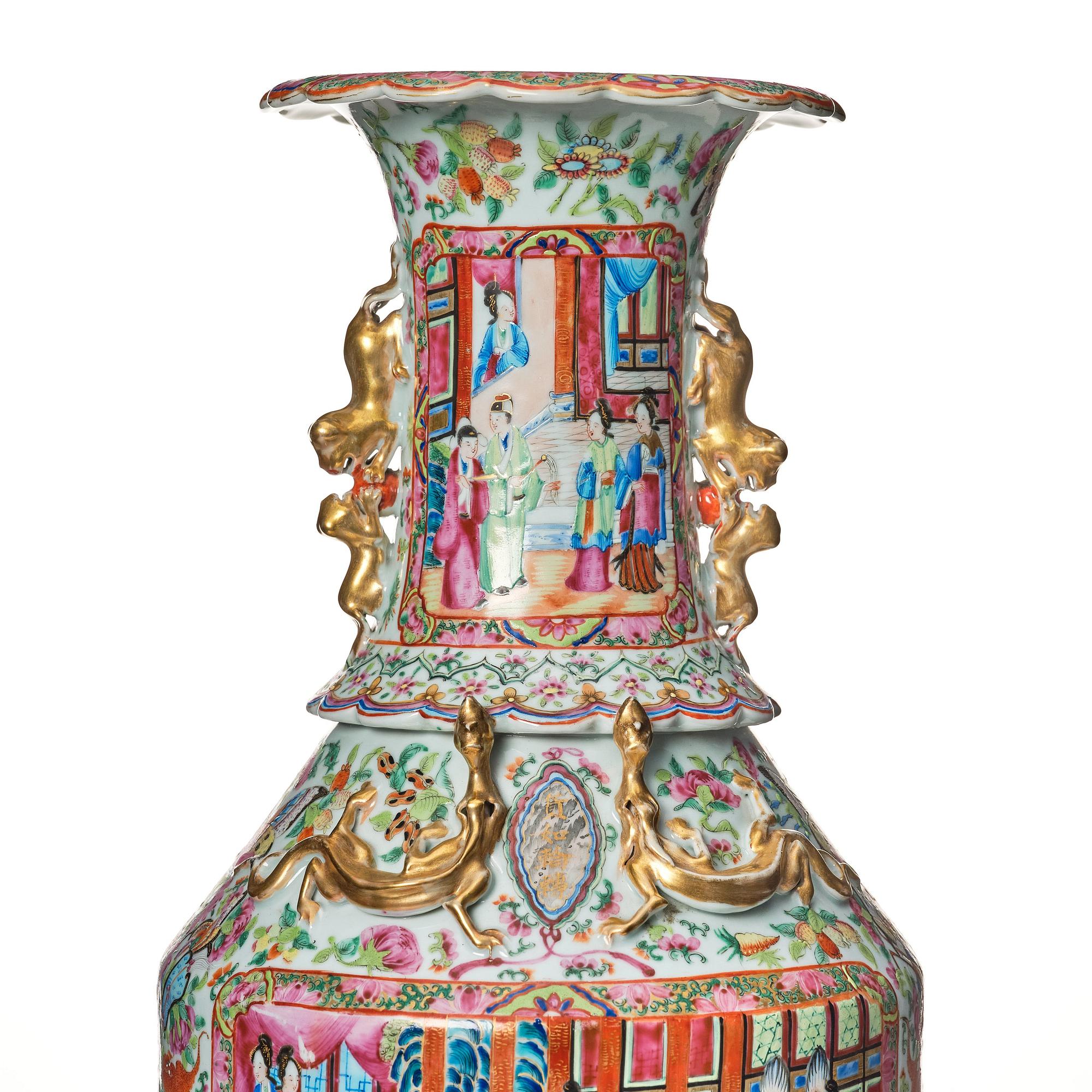 A large Canton famille rose vase, Qing dynasty, 19th Century.