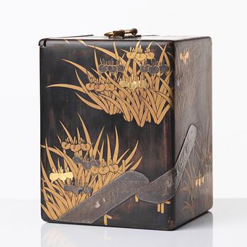 A Japanese lacquered box with four drawers, Meiji period (1868-1912).