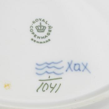 Servisdelar, 4 delar, porslin, "Musselmalet", hel- och halvblonde, Royal Copenhagen, Danmark.