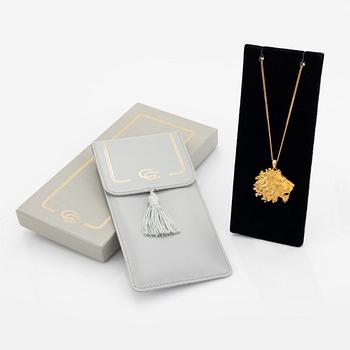 Carrera y Carrera, hänge lejon 18K guld med en briljantslipad diamant, kedja 18K guld.