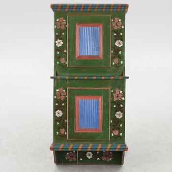 Hängskåp, allmoge, 1800-tal.