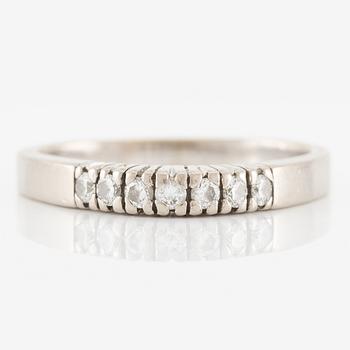 Ring 18K white gold set with round brilliant-cut diamonds.