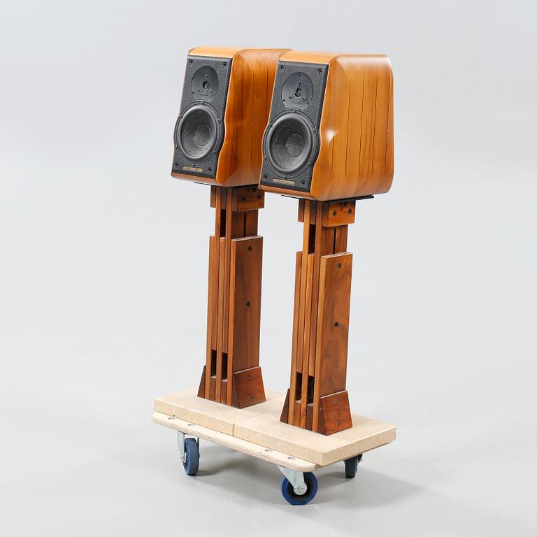 A pair of Electa Amator II speakers by Sonus Faber from Italy.