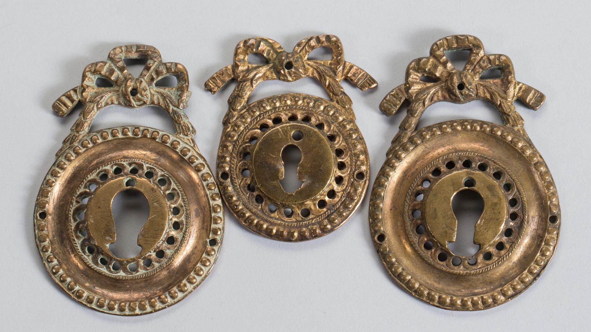 BESLAG, 3 st, gustavianska, 1700/1800-tal.