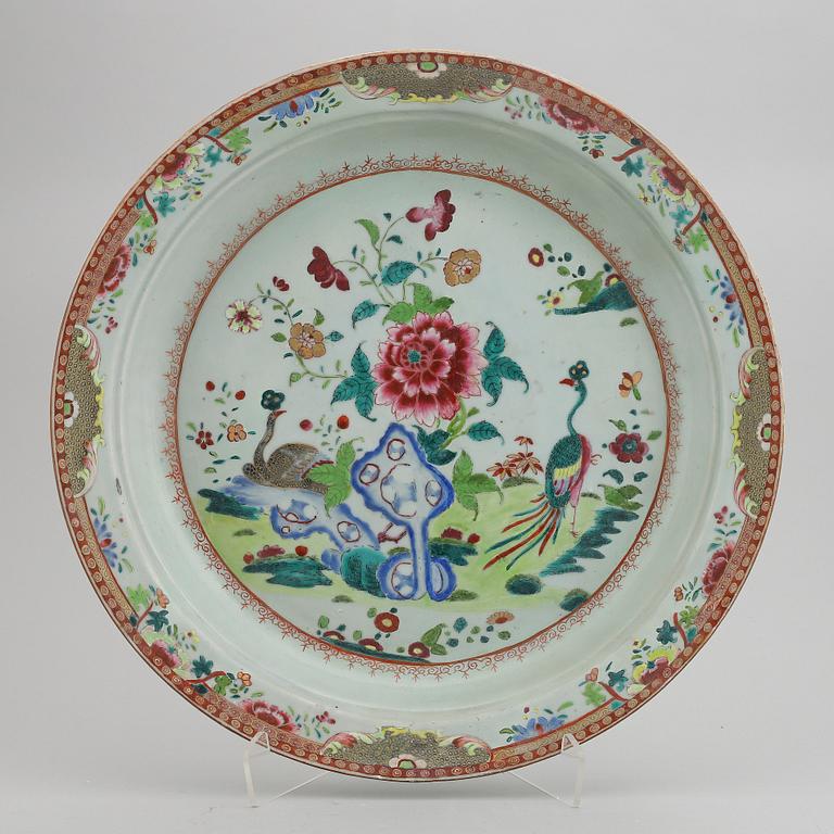 A large famille rose double peacock dish, Qing dynasty, Qianlong (1736-95).