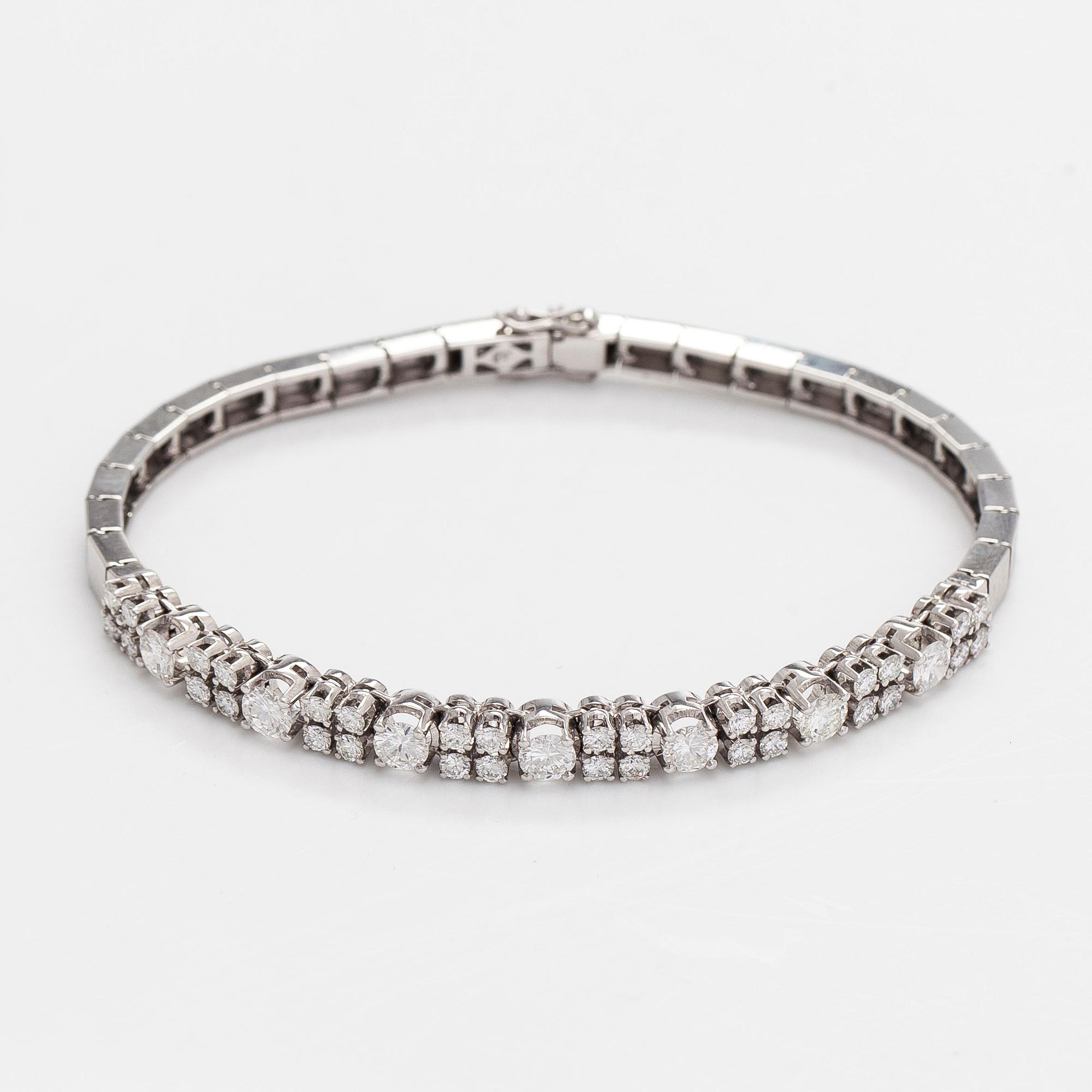 Armband, 14K vitguld med briljantslipade diamanter, Importstämplad A. Tillander 1975.