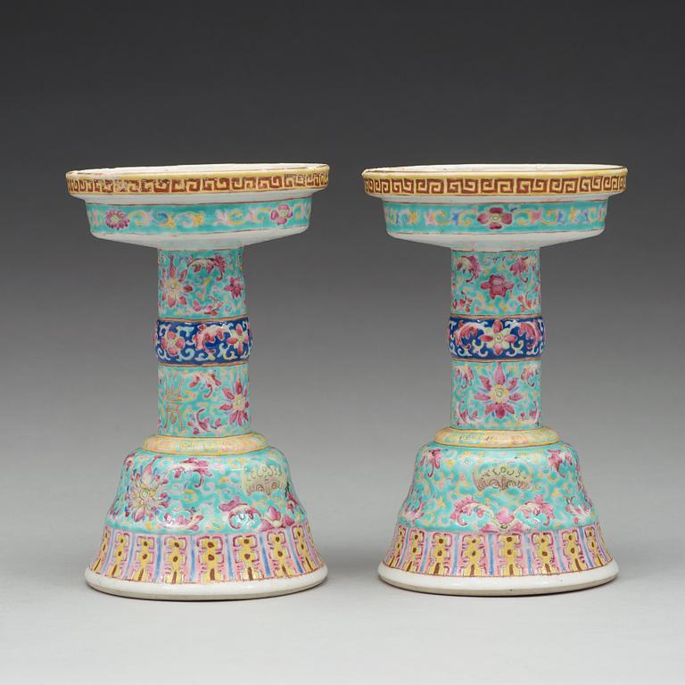 A pair of famille rose altar-pieces, Qing dynasty (1644-1912).