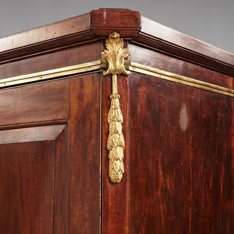 A Gustavian 1780's cupboard.