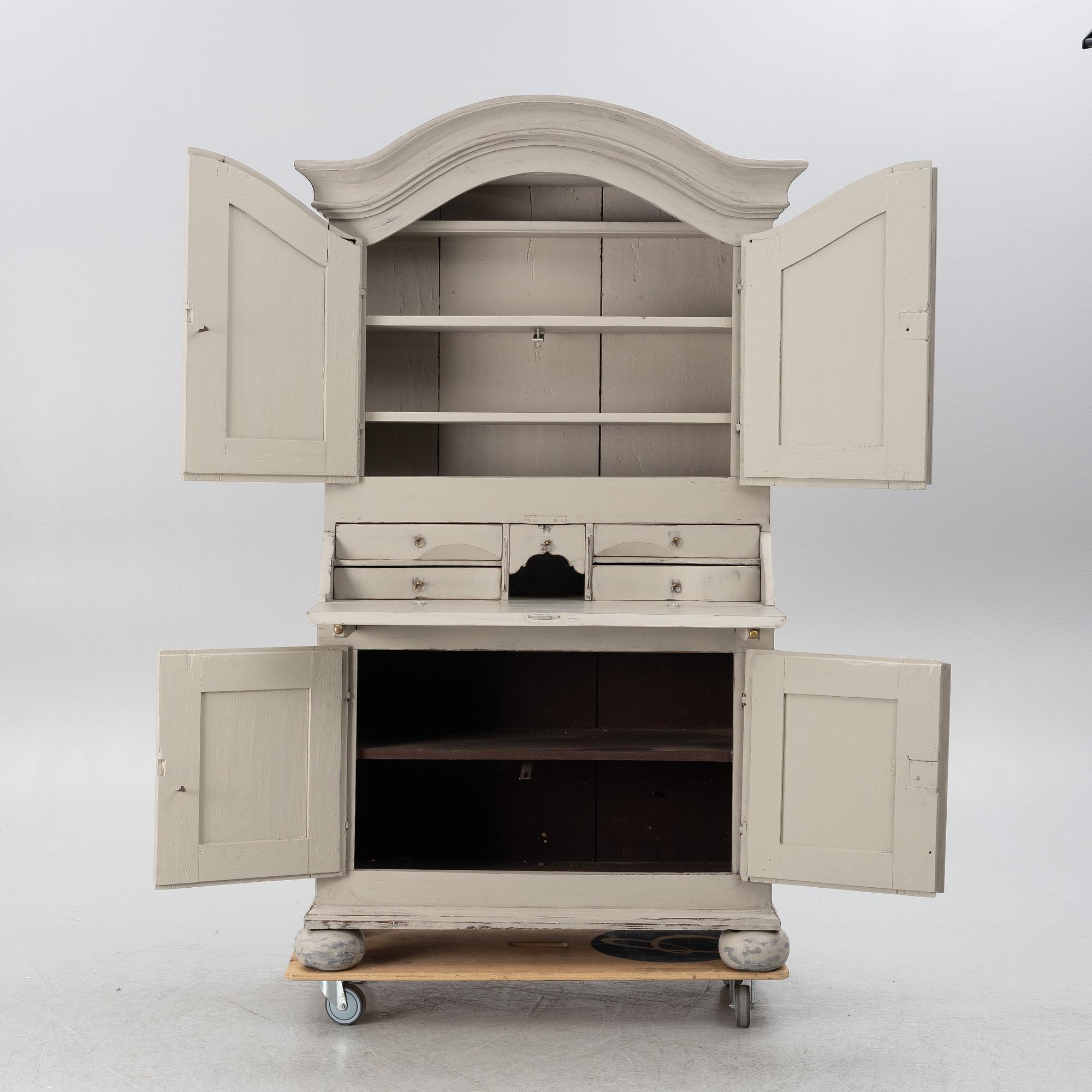 Cabinet, 19th century.