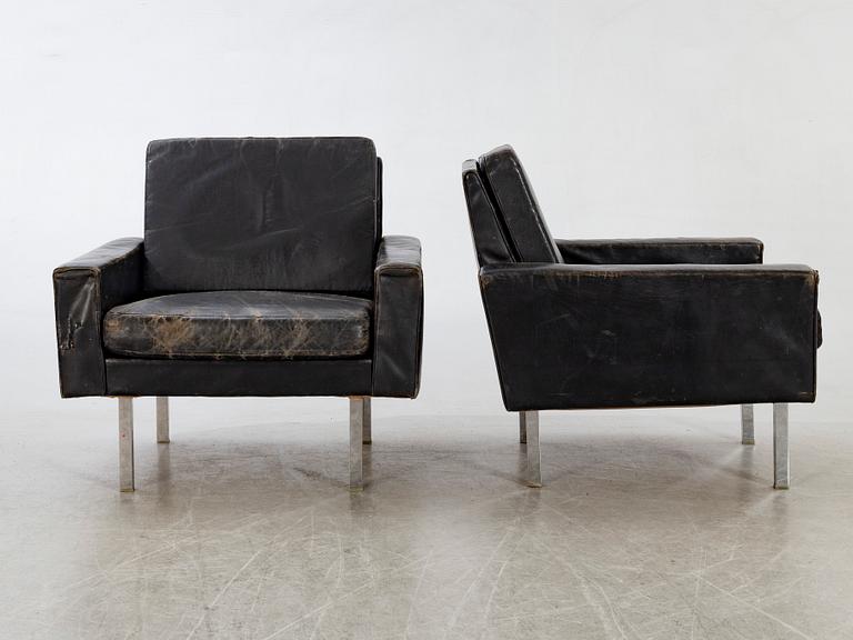 A pair of 1960:s easy chairs.