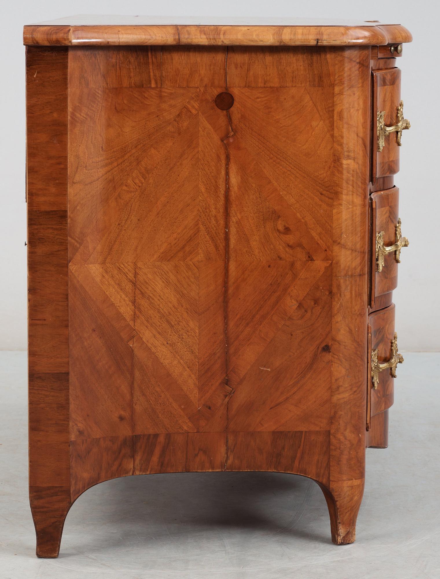 BYRÅ, tillskriven Johan Hugo Fürloh (mästare i Stockholm 1724-1745). Senbarock.