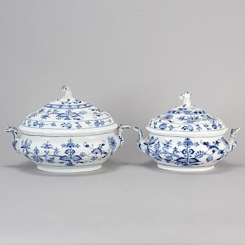 Two large porcelain 'Blue Onion pattern' tureens with covers, Germany, Meissen, 20th century.