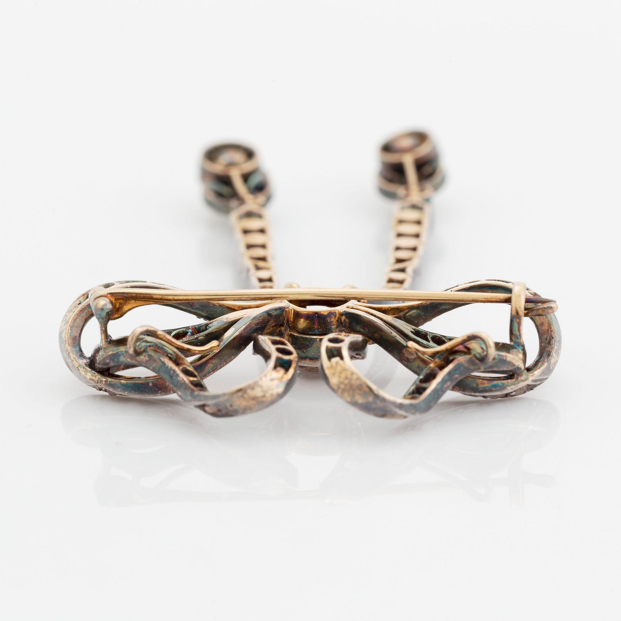 A 14K gold and silver brooch set with old- and rose-cut diamonds and two pearls.