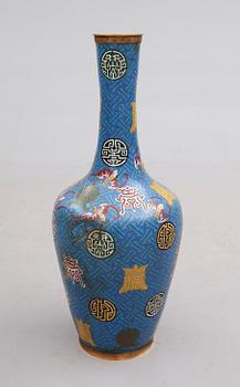 GOLVVAS, emaljarbete, Kina, 1900-tal.