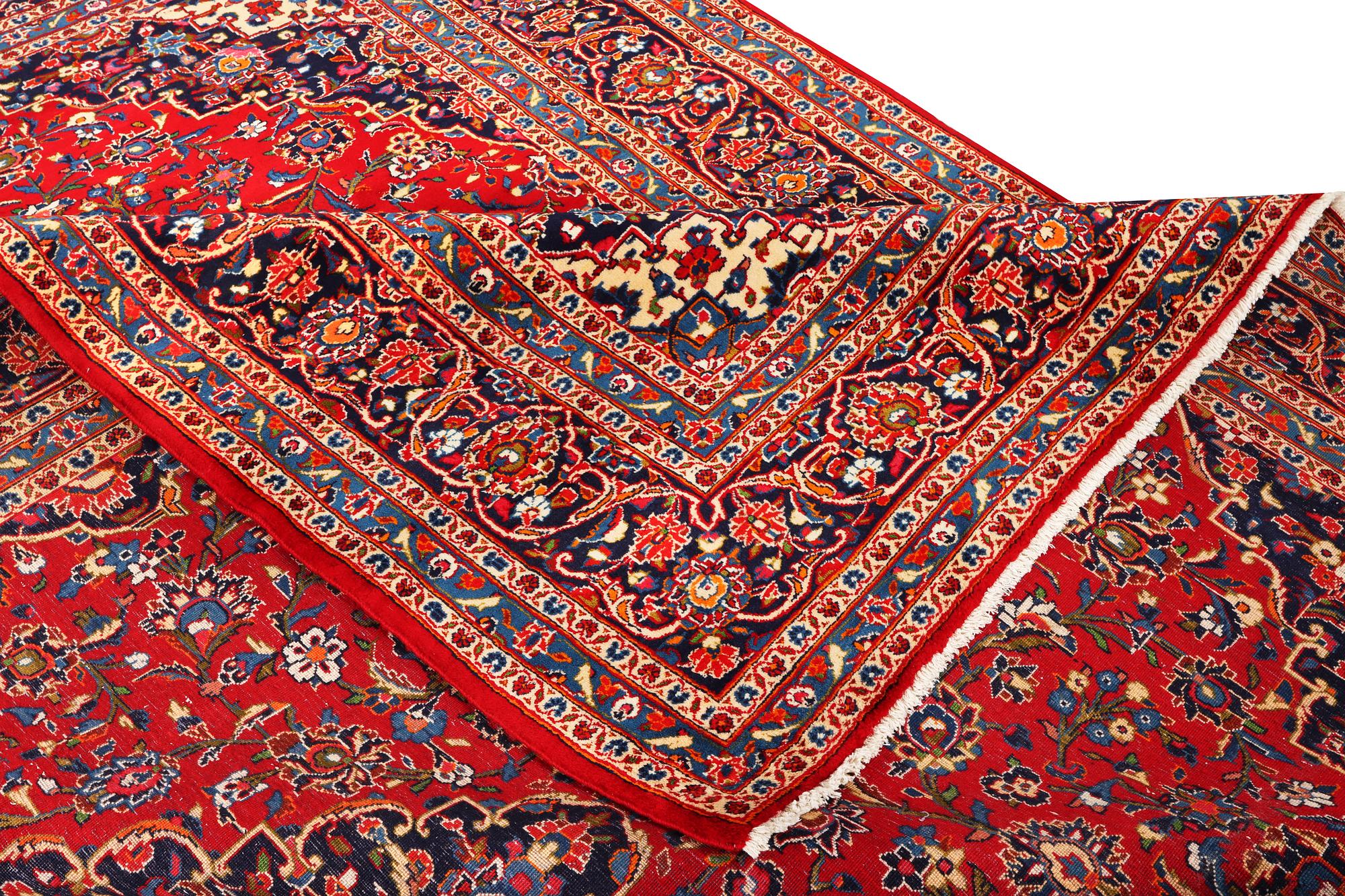 A Kashan carpet, c. 390 x 252 cm.