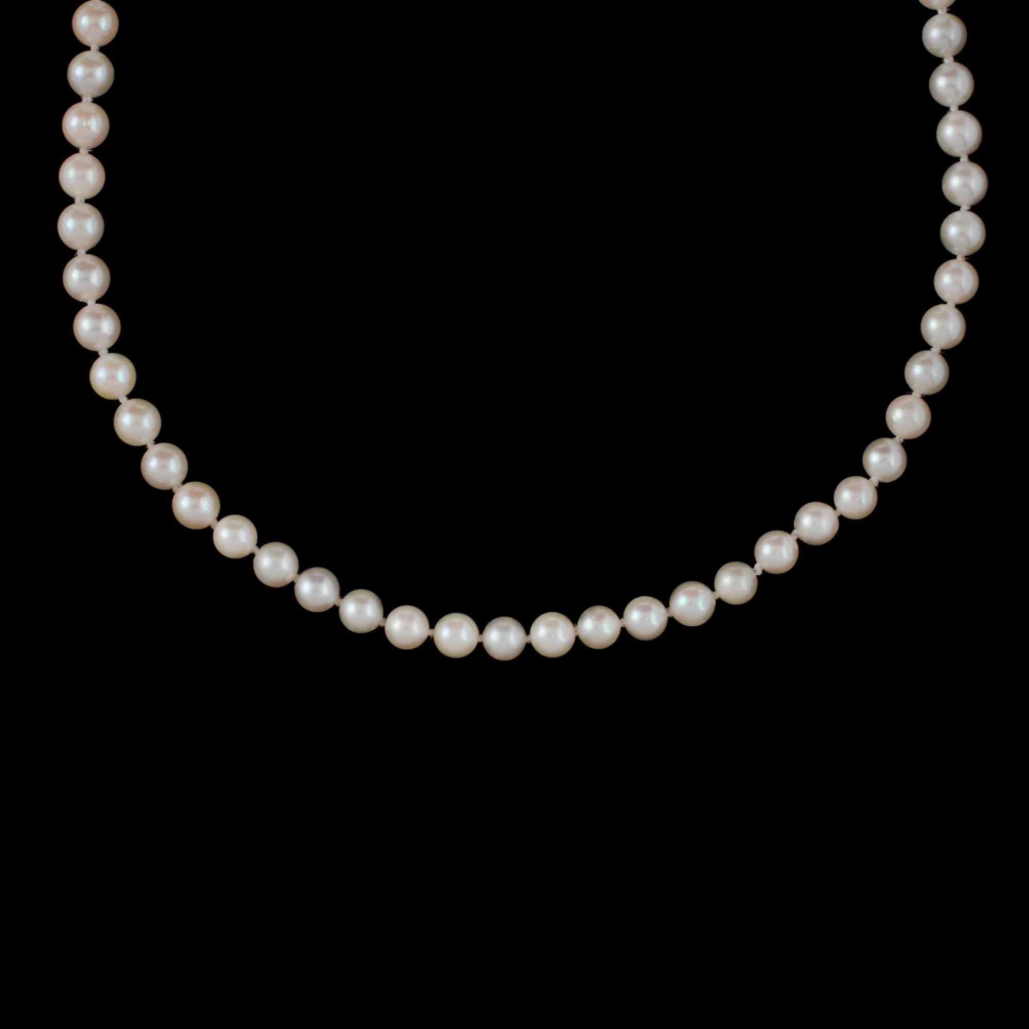 COLLIER, odlade pärlor med lås i sterling silver, utländsk stämpel JKa.