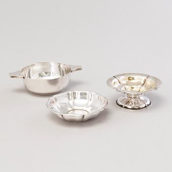 MALJOJA, 2 kpl, hopeaa, ja pikari, Wien Sheffield Kiina tms. Uushopea tarjotin, Ei huutokauppaan.