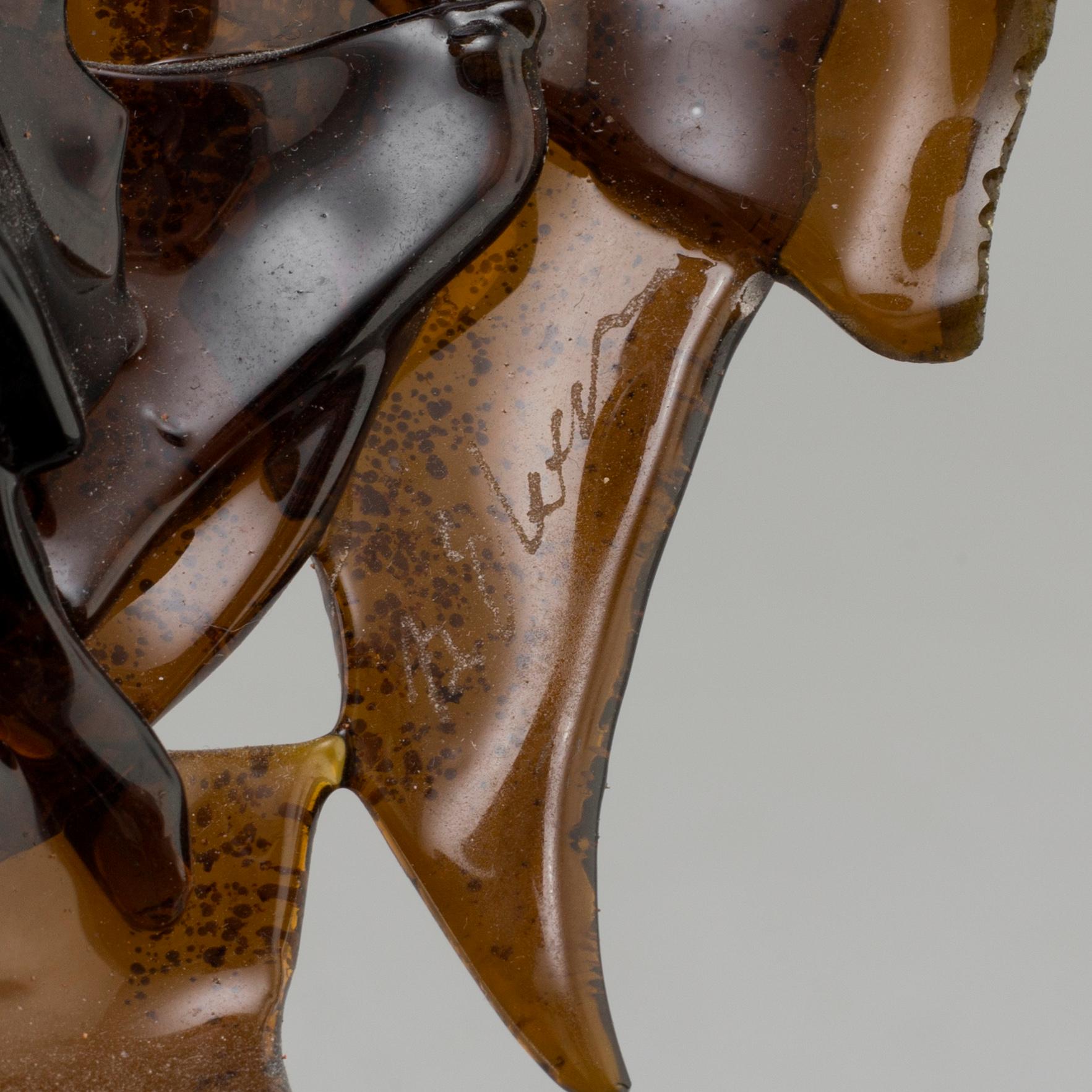 A signed glass sculpture by Bhörj Ekegren.