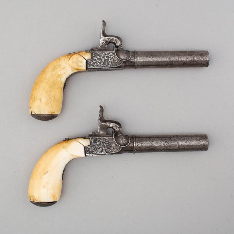 SLAGLÅSPISTOLER, ett par, belgiska, 1800-talets mitt.