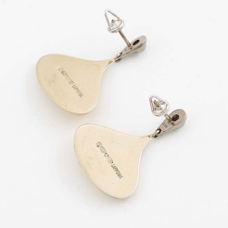 Lapponia, a pair of earrings in 18K white gold and gold set with round brilliant-cut diamonds, Finland 1974.