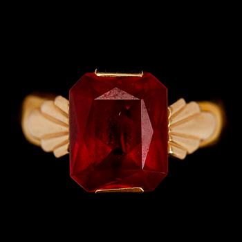 RING, 23 k guld, 1926. Vikt ca 6 g.