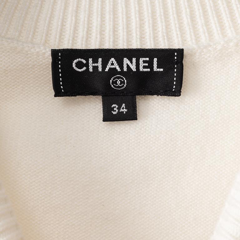 Chanel, a knitted cashmere sweatshirt, french size 34.