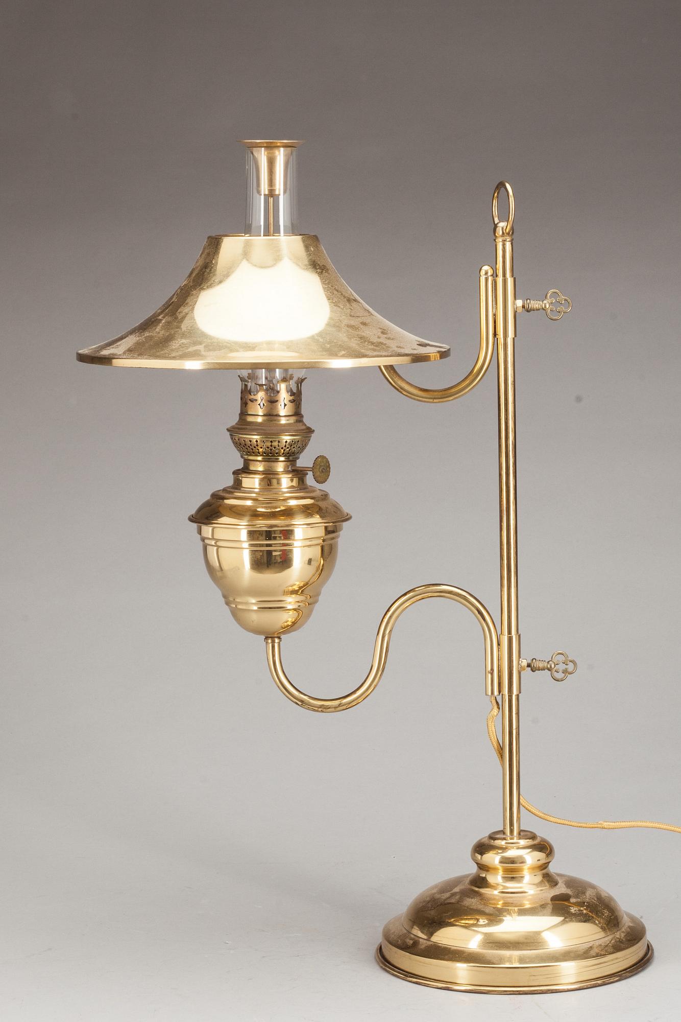 BORDSLAMPA, oljelampsmodell. 1900-tal.