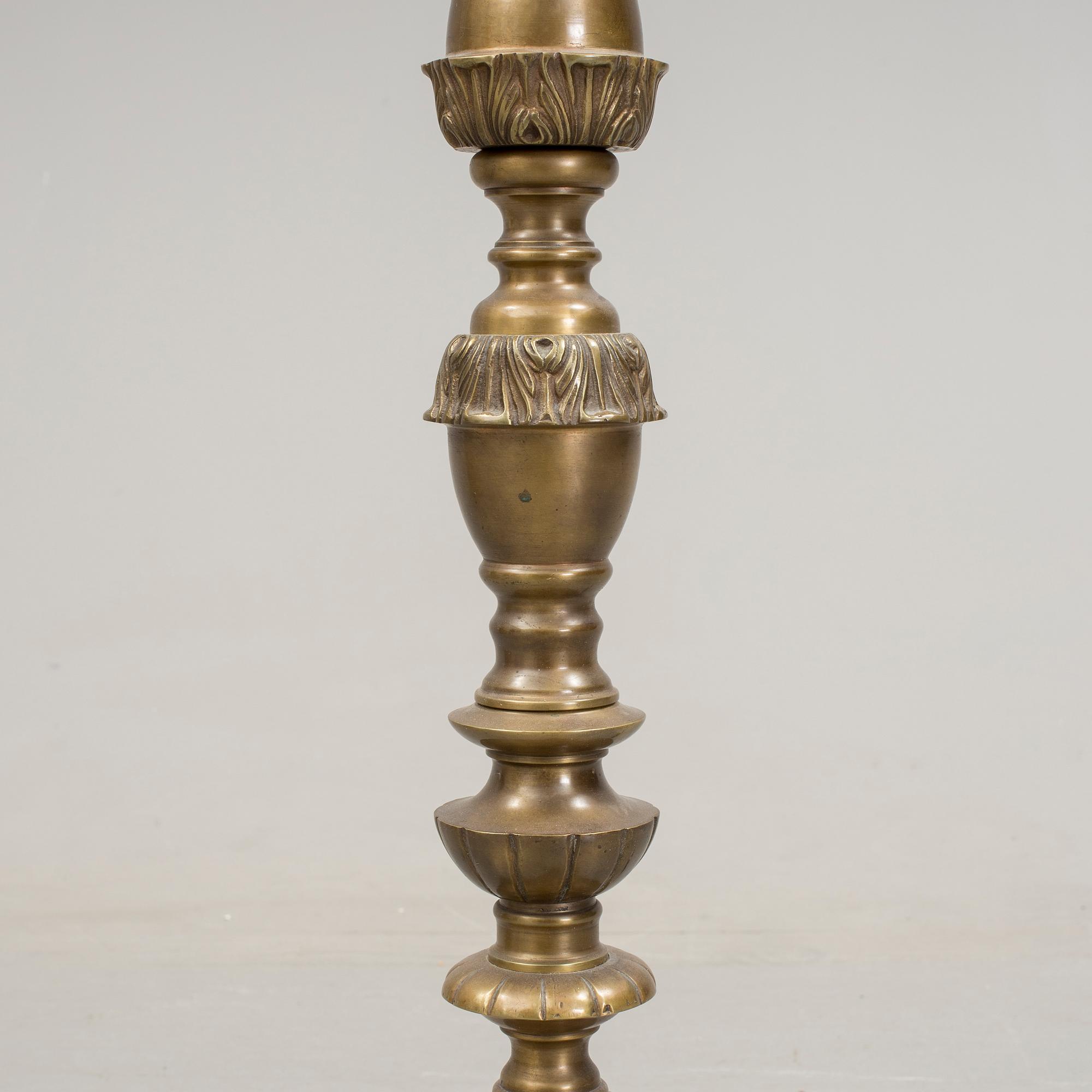 a early 20h Century brass floor lamp.