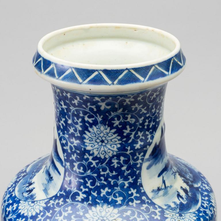 A Chinese 20th century porcelain vase.