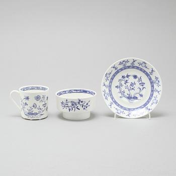 KAFFESERVISDELAR, 22 kaffekoppar varav 10 med underfat samt sockerskål, porslin, "Dresden", Stig Lindberg, Gustavsberg.