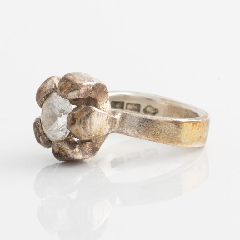 Sandberg, ring with a pair of earrings, silver with white stones.