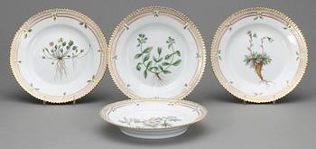 ASSIETTER, 4 stycken, porslin. "Flora Danica", Kunglig Dansk, 1900-tal.