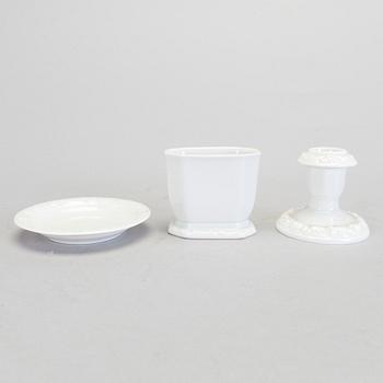 BULJONGKOPPAR med FAT, 13 st, samt SERVISDELAR, 12 st, "Maria Vit", Rosenthal.