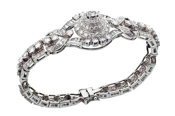 A DIAMOND BRACELET.