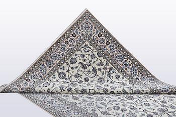 A carpet, Nain, part silk, 6 Laa, ca 301 x 203 cm.