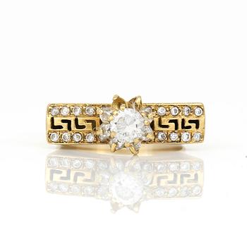 RING, 18K guld med vita stenar, troligen syntetiska vita spineller. Total vikt ca 5,59 g.