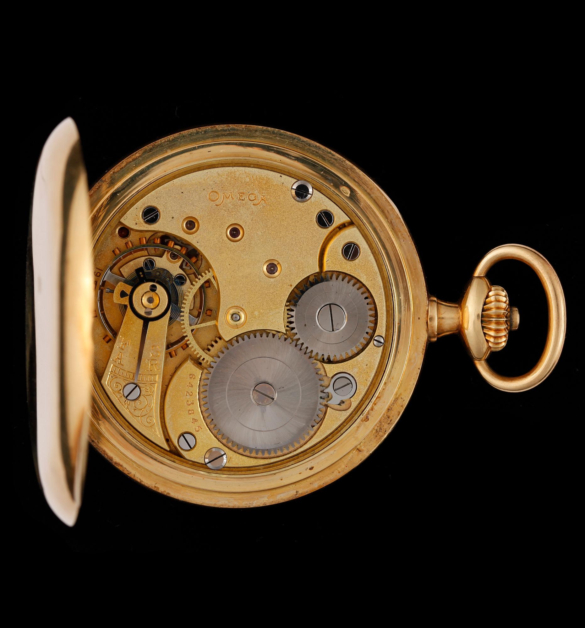 FICKUR, 18k guld, Omega, bär datering 1926. Vikt ca 109g.