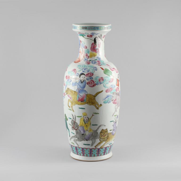 GOLVURNA, porslin, Kina, 1900-tal.