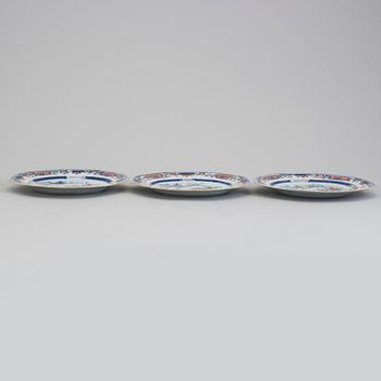 Three imari and blue and white porcelain dishes, Qing dynasty, 18th century.