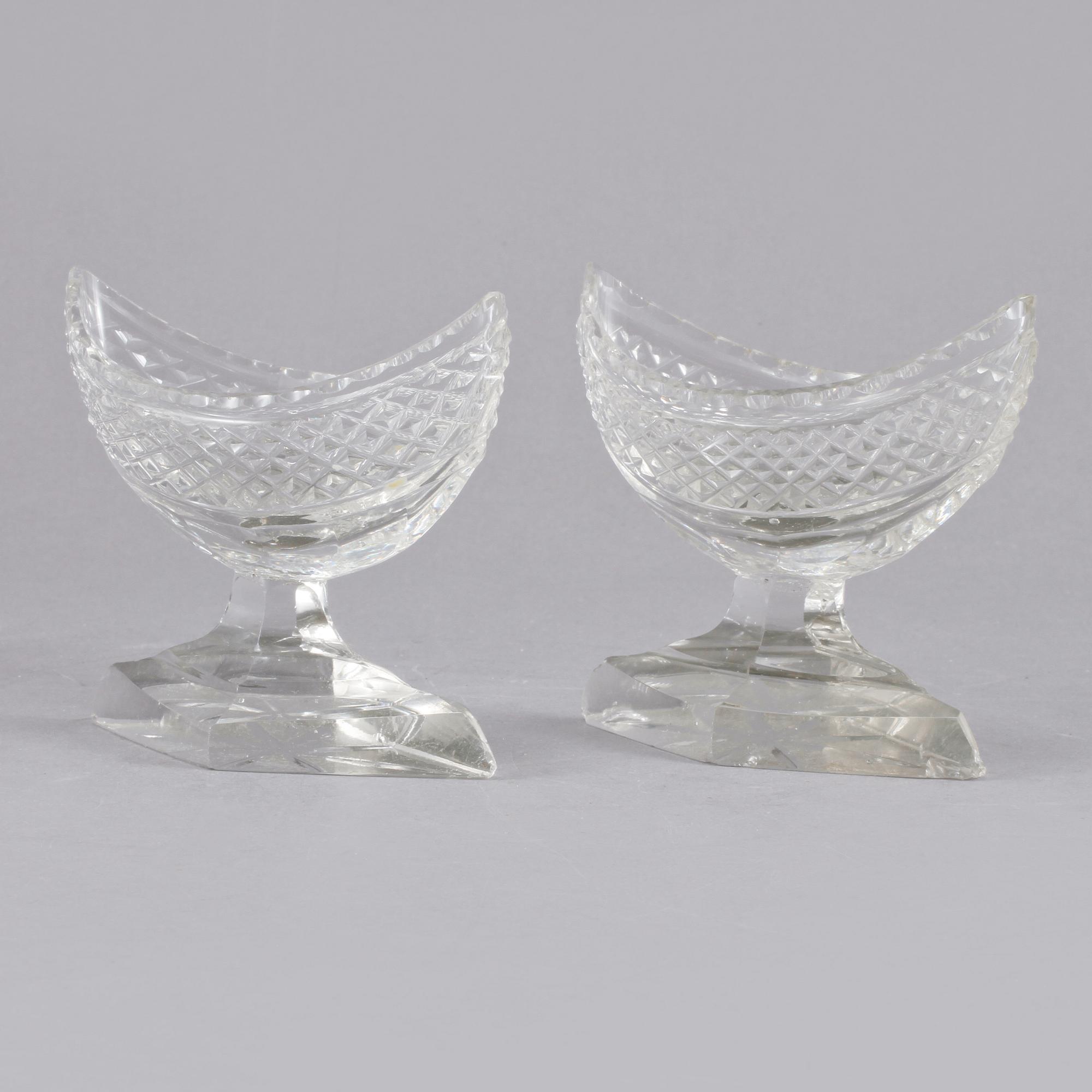 SALTKAR, ett par, glas, empir, 1800-talets första hälft.