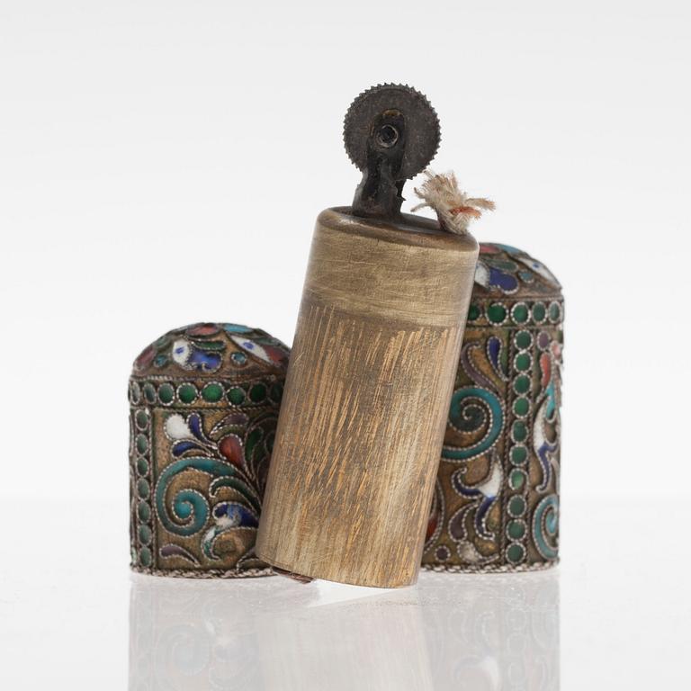 TÄNDARE och CIGARETTMUNSTYCKEN, 2 st, silver, emalj och ben, Finland och Ryssland, tidigt 1900-tal.